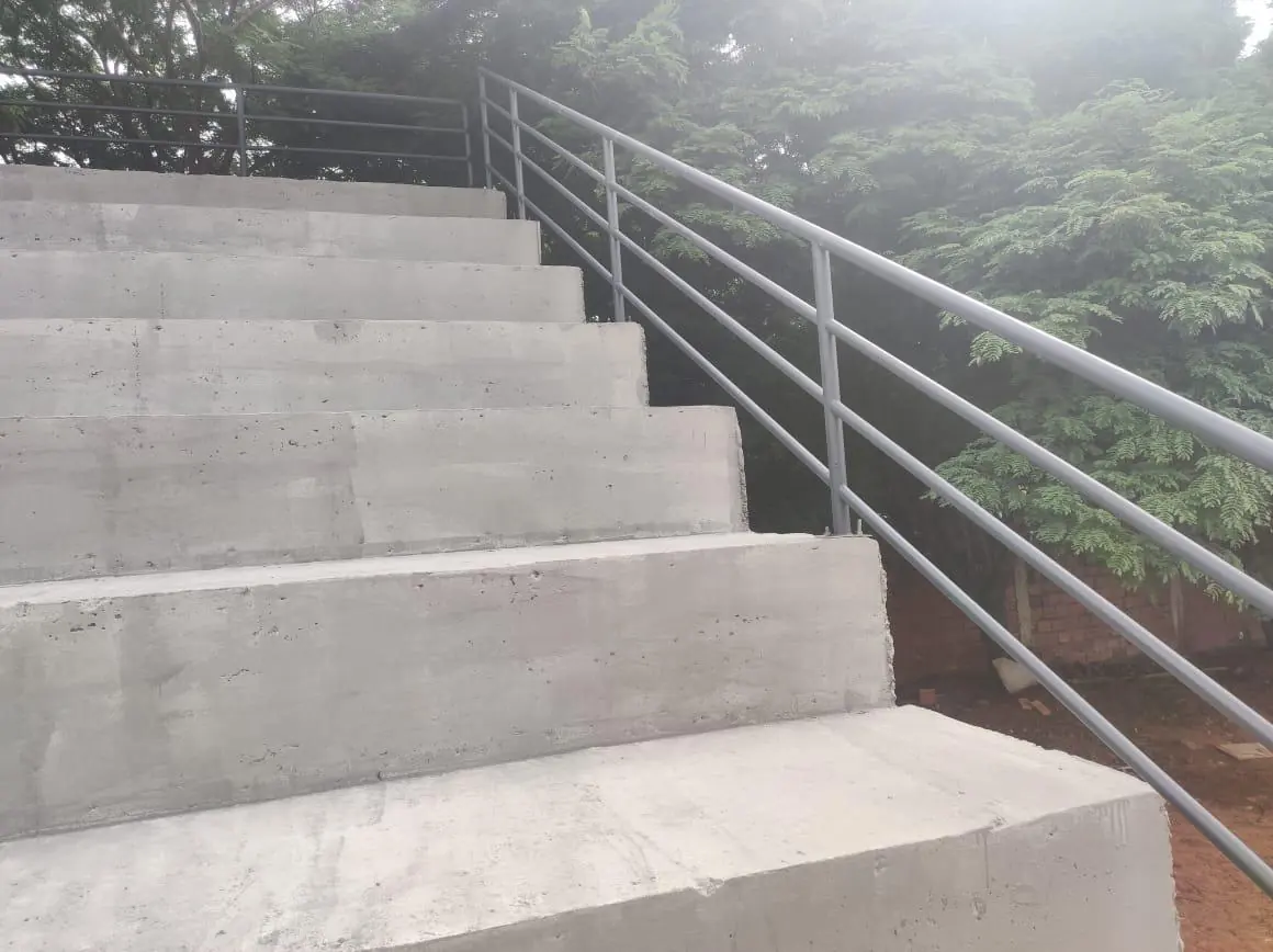 Pasamanos en escalera exterior - Metal R